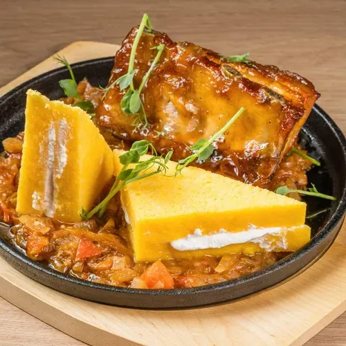 Costiță la tigaie cu sos barbeque