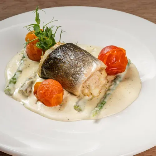 Dorado cu sparanghel și sos caviar